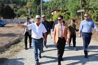 Başkan Ünlü Çetibeli’nde yol çalışmalarını inceledi