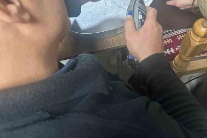 Batman’da vatandaşın parmağına sıkışan yüzük hastanede çıkarıldı