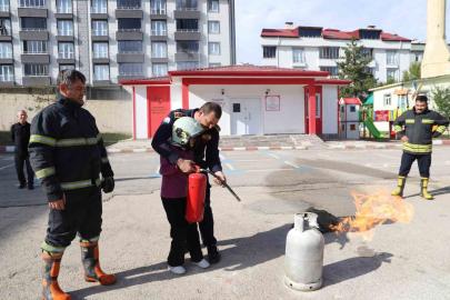 Bayburt’ta öğrencilere afet bilinci uygulamalı anlatıldı