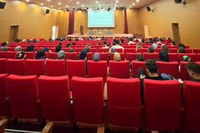 Bayburt’ta üniversite öğrencilerine şiddetin işaretleri anlatıldı