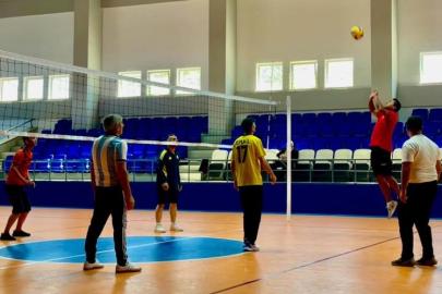 Bilecik’te kurumlar voleybol maçında buluştu
