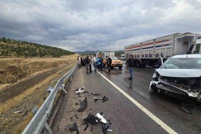 Bingöl’de hafif ticari araç bariyere çarptı: 1 yaralı