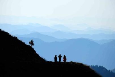 Bir yanda Karadeniz, bir yanda sonbahar: Kürtün’de etkileyici yürüyüş