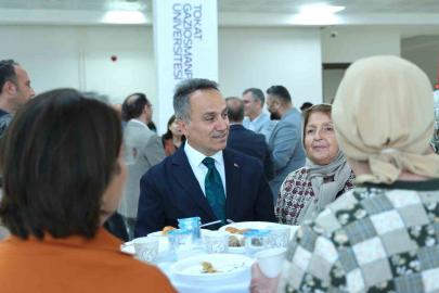 Bir zamanlar öğrencisiydi şimdi öğretmenine ders verdi