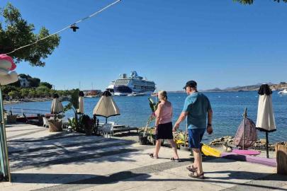 Bodrum’da iki gemiyle 2 bin 888 yolcu geldi