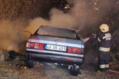 Bodrum’da kaza yapan otomobil alev aldı