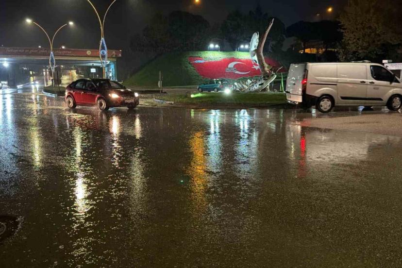 Bolu genelinde gök gürültülü sağanak etkili oldu