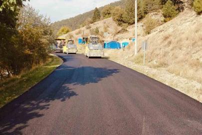 Bolu’da 7,2 kilometrelik köy yolu sıcak asfaltla buluşuyor