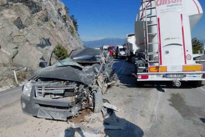 Bolu’da tır ile pikap çarpıştı: 1 ölü, 2 yaralı