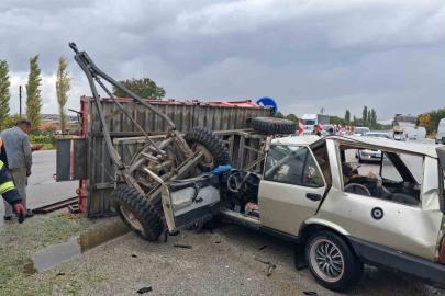 Burdur’da traktör ile otomobil çarpıştı: 1 ağır yaralı