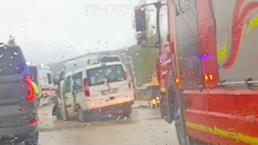 BURSA-KELES YOLUNDA FECİ KAZA! 1 KİŞİ HAYATINI KAYBETTİ, ÇOK SAYIDA YARALI VAR!