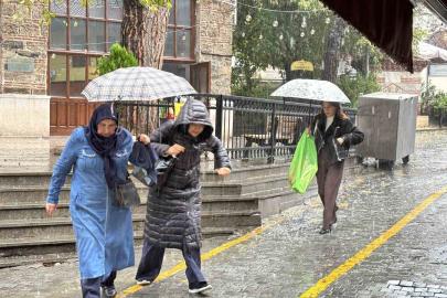 Bursa’da sağanak başladı fırtına uyarısı geldi: Rüzgar 80 kilometreye ulaşacak