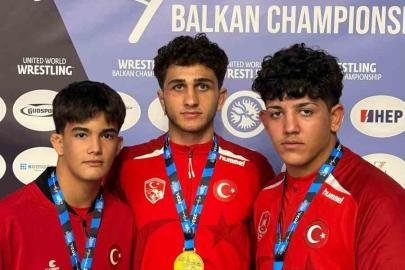Büyükşehir Belediyesporlu güreşçilerden 3 madalya
