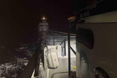 Çanakkale’de sürüklenen teknedeki 3 kişi kurtarıldı