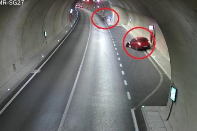 Cinayet gibi kaza kamerada...Karşı şeride geçen otomobil motosiklete böyle çarptı:  1 ölü, 1 ağır yaralı