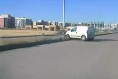 Diyarbakır’da araç refüje çıktı: 1 yaralı