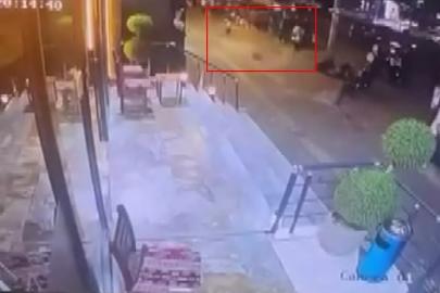 Diyarbakır’da yolda yürüyen kadın, ölümden saniyelerle kurtuldu