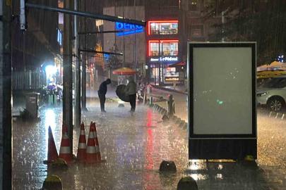 Düzce’de sağanak yağış  şiddetini arttırdı