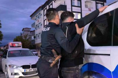 Ehliyet sınavında düzenekle yakalandı, gözaltına alındı