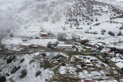 Erzincan’da hava soğudu, zirvelere kar yağdı