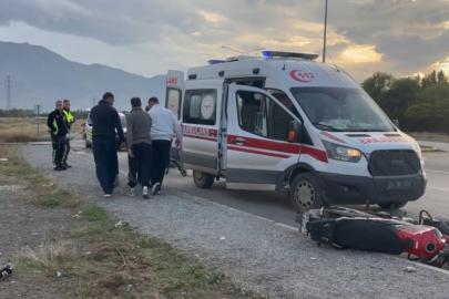 Erzincan’da motosikletle savrulan sürücü yaralandı