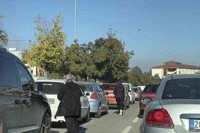 Eskişehir’de trafik durdu, adaylar sınava koşarak yetişmeye çalıştı