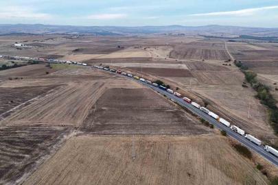 Hamzabeyli’de 37 kilometrelik tır kuyruğu: Şoförler isyan etti, "Perişan durumdayız"