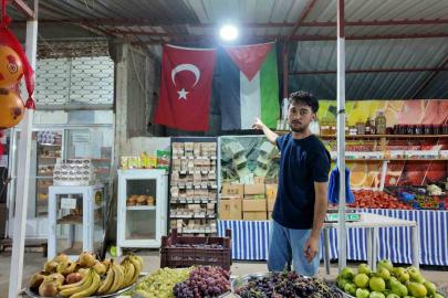 Hatay’da 3 yıldır marketine İsrail menşeli ürünleri sokmayan genç esnaf, dolabına boykot mesajı astı