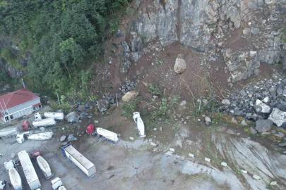 Hopa’da heyelanın yaşandığı tır parkı havadan görüntülendi
