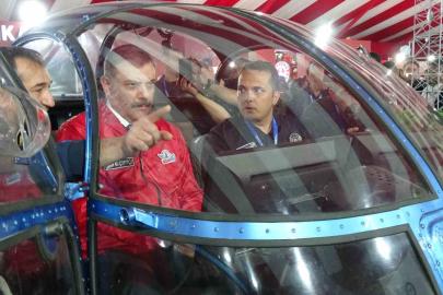 İçişleri Bakanı Çiftçi, Emniyet envanterindeki ilk helikopterin simülatöründe uçuş gerçekleştirdi
