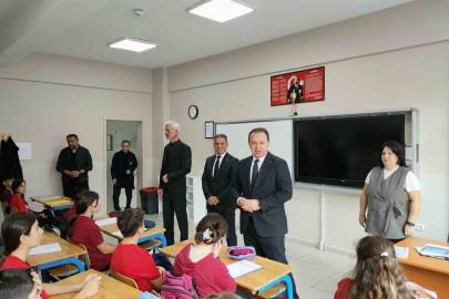 İl Milli Eğitim Müdürü Keskin, öğrencilerle bayrak töreninde buluştu
