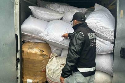 İstanbul’da alkol ve tütün kaçakçılarına operasyon: 6 milyon 500 bin lirayı bulan ürün ele geçirildi