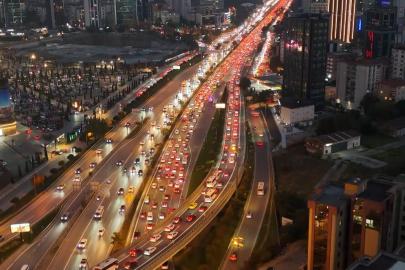 İstanbul’da trafik yoğunluğu yüzde 72 olarak ölçüldü