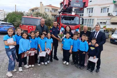İtfaiye Haftası’nda yangından etkilenen Bağyüzü İlkokulu öğrencilerinden itfaiyecilere anlamlı ziyaret