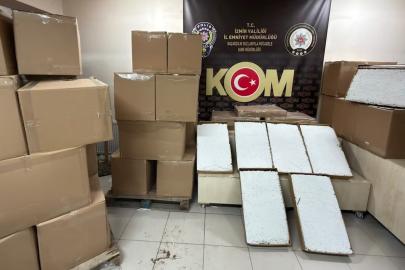 İzmir’de minibüsten 1 milyondan fazla makaron çıktı