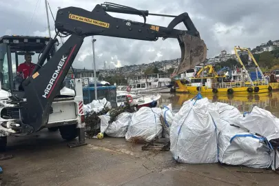 İzmit Körfezi’nde yağış sonrası temizlik mesaisi