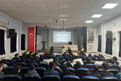 Kastamonu’da trafik kurallarıyla ilgili öğrencilere hayati uyarılar