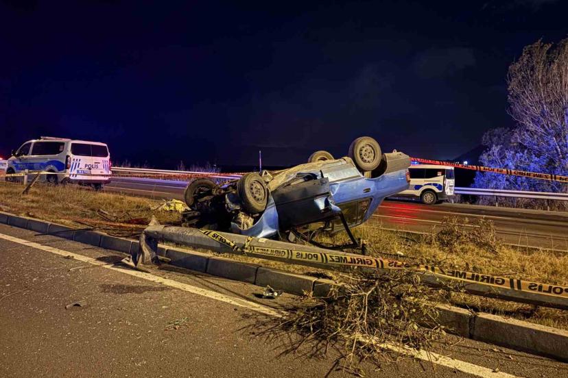 Kayseri’de aydınlatma direğine çarpan otomobil takla attı: 2 ağır yaralı