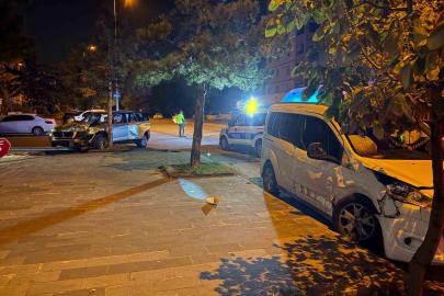 Kayseri’de hafif ticari araç SUV ile çarpıştı: 4 yaralı