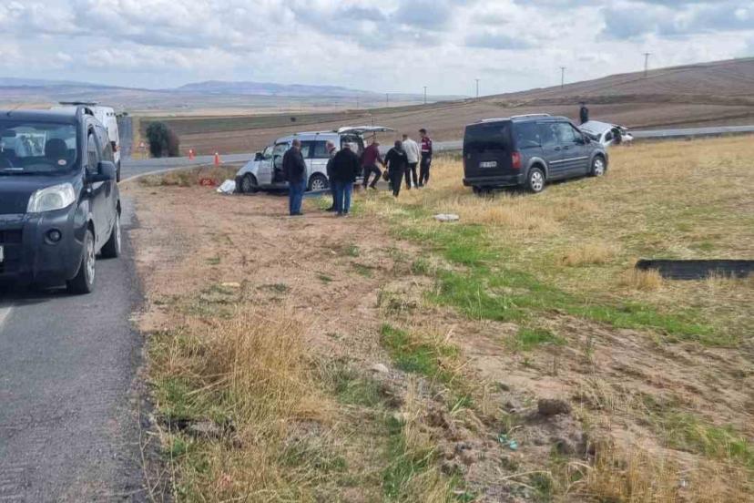 Kayseri’de hafif ticari araçla otomobil çarpıştı: 1 ölü, 3 yaralı