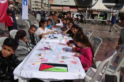 Kilisli çocuklar Filistinli yaşıtlarının sesi olmak için çizdi