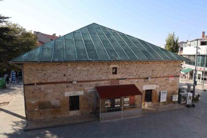 Kırşehir’de Çarşı Camii, kırlangıç tavanıyla dikkat çekiyor