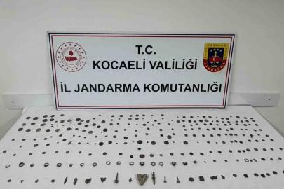 Kocaeli’de araçta 271 tarihi eser ele geçirildi