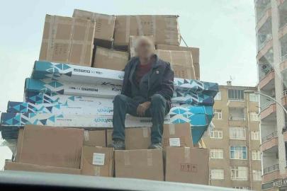 Kolilerin üzerinde oturarak canını hiçe saydı