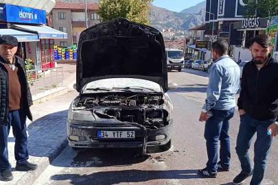 KPSS’ye giren gencin park ettiği otomobilden alevler yükseldi, yangını polisler söndürdü