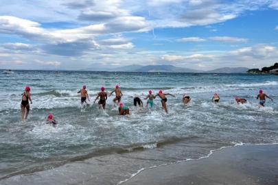 Kuşadası’nda kulaçlar kız öğrencilerin eğitimi için atıldı