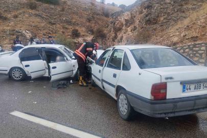 Malatya’da iki otomobil çarpıştı: 6 yaralı