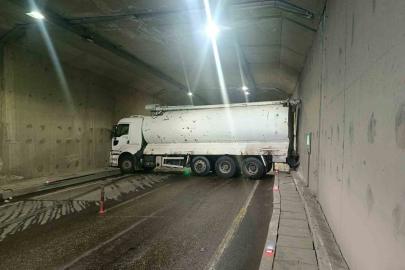 Malatya’da yakıt tankeri tüneli kilitledi