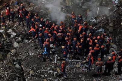 Maltepe’de çöken binanın enkazından 22 saat sonra Hüseyin Özkurt’un cansız bedeni çıkarıldı