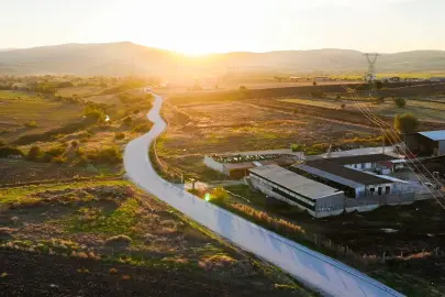 Manisa Büyükşehir'den Kula’da 30 kilometrelik yol çalışmasına yakın mercek